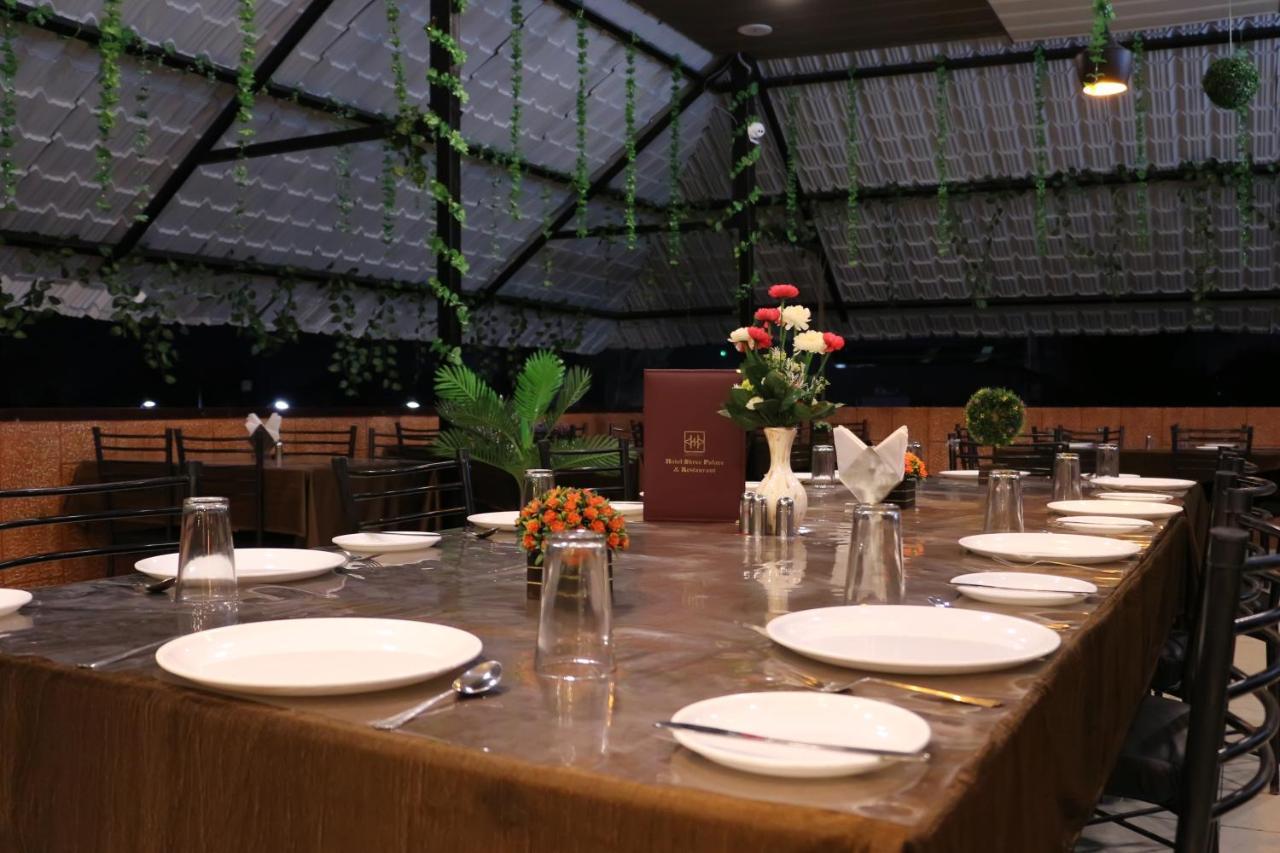 Hotel Shree Palace And Restaurant Ratlām Εξωτερικό φωτογραφία
